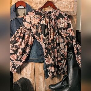 Flair sleeve "Loft" blouse.   Med.